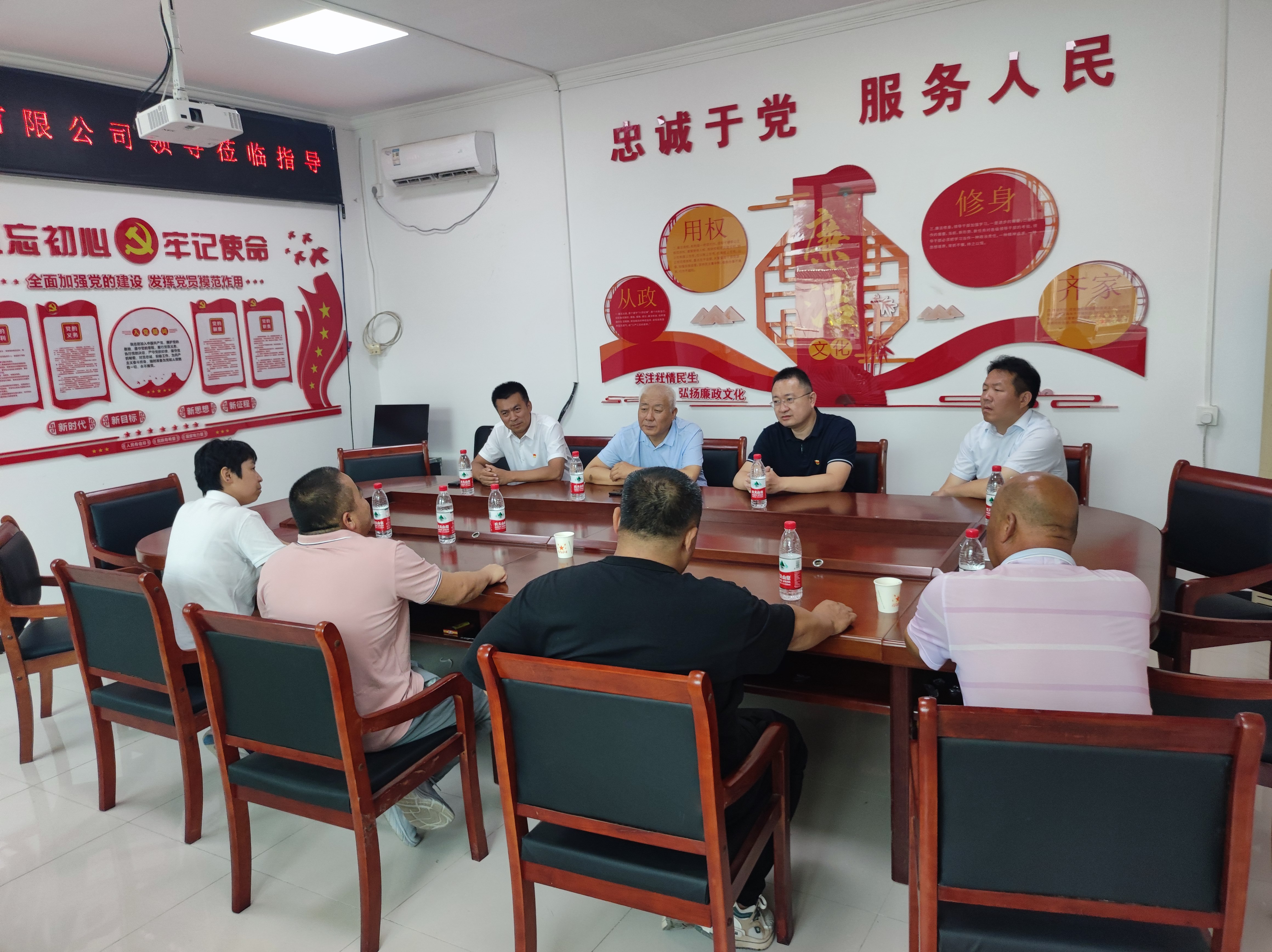 公司为南蒲洲营村捐赠净水机