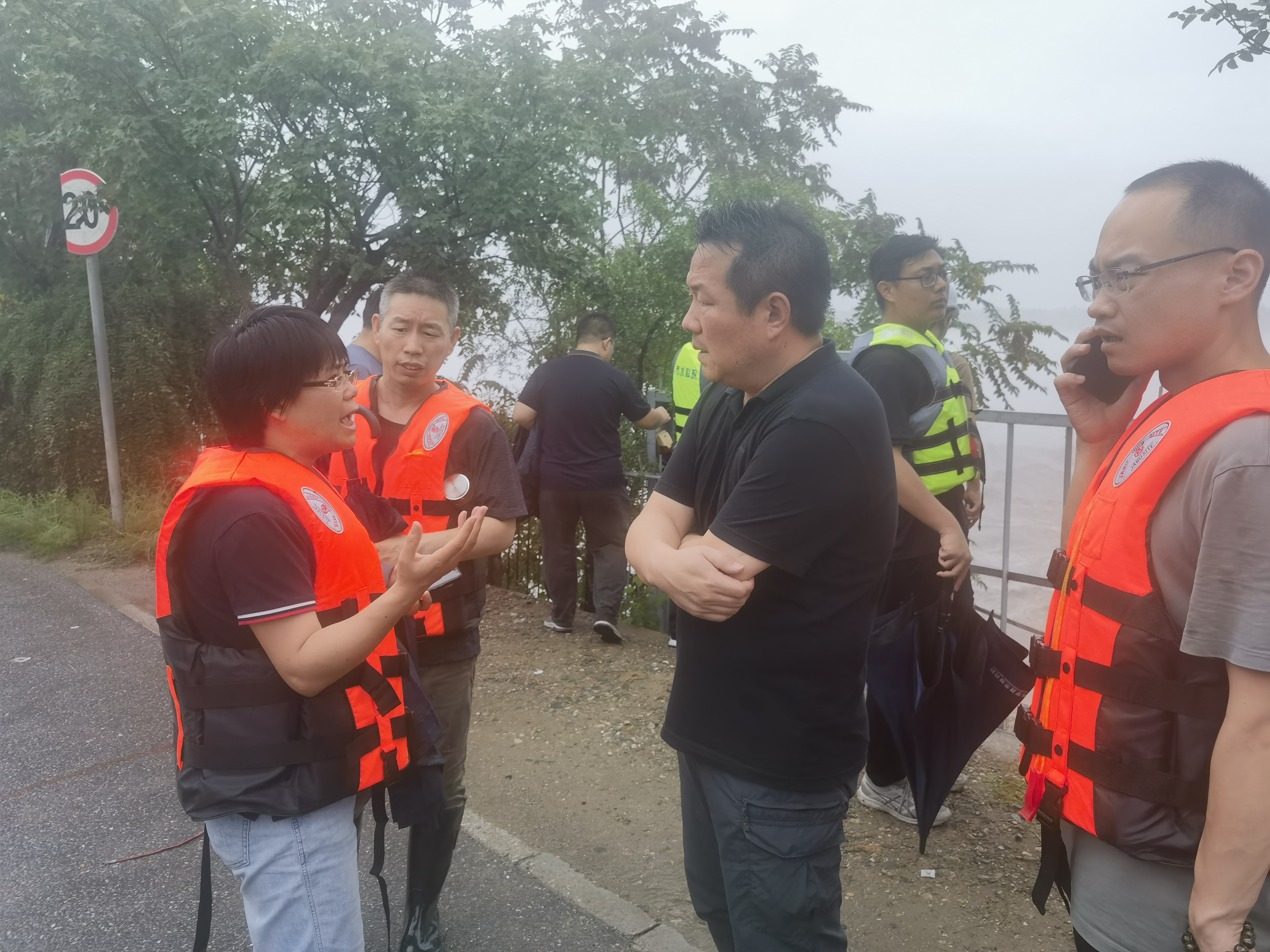“险情”就是号令 宛平湖结尾中堤防汛抢险现场第一时