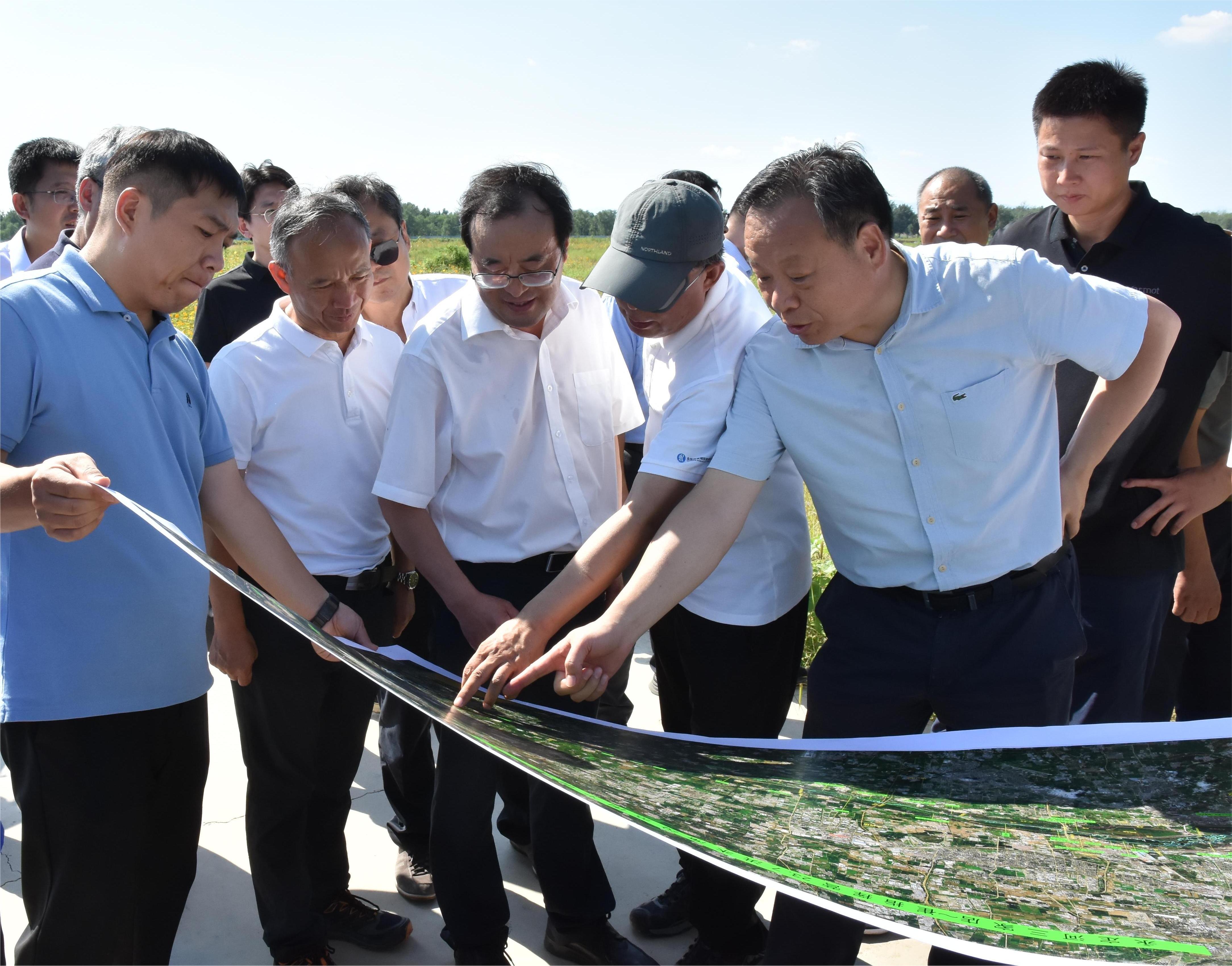 中国南水北召集团总经理汪安南一行赴麻将胡了2调研