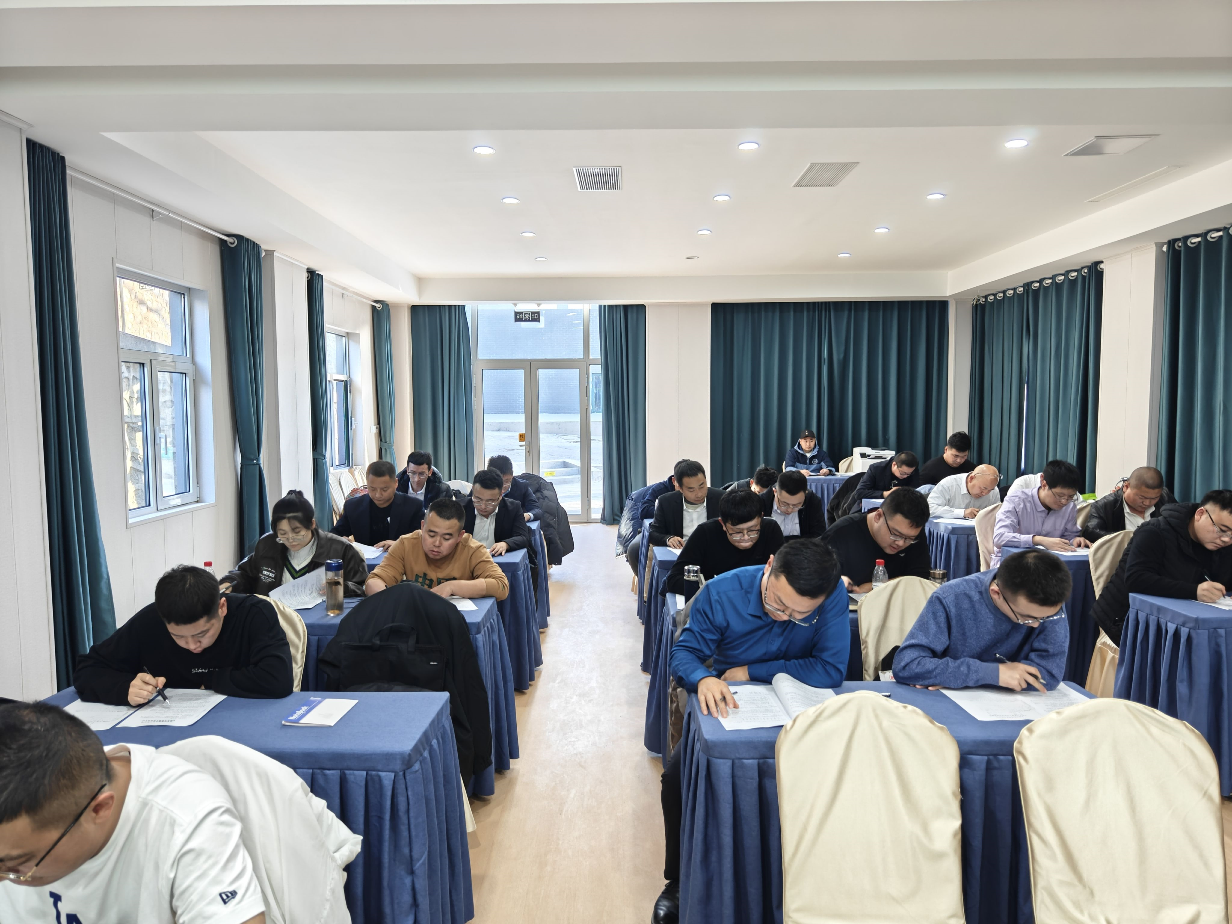 公司专职安全治理人员培训圆满毕业